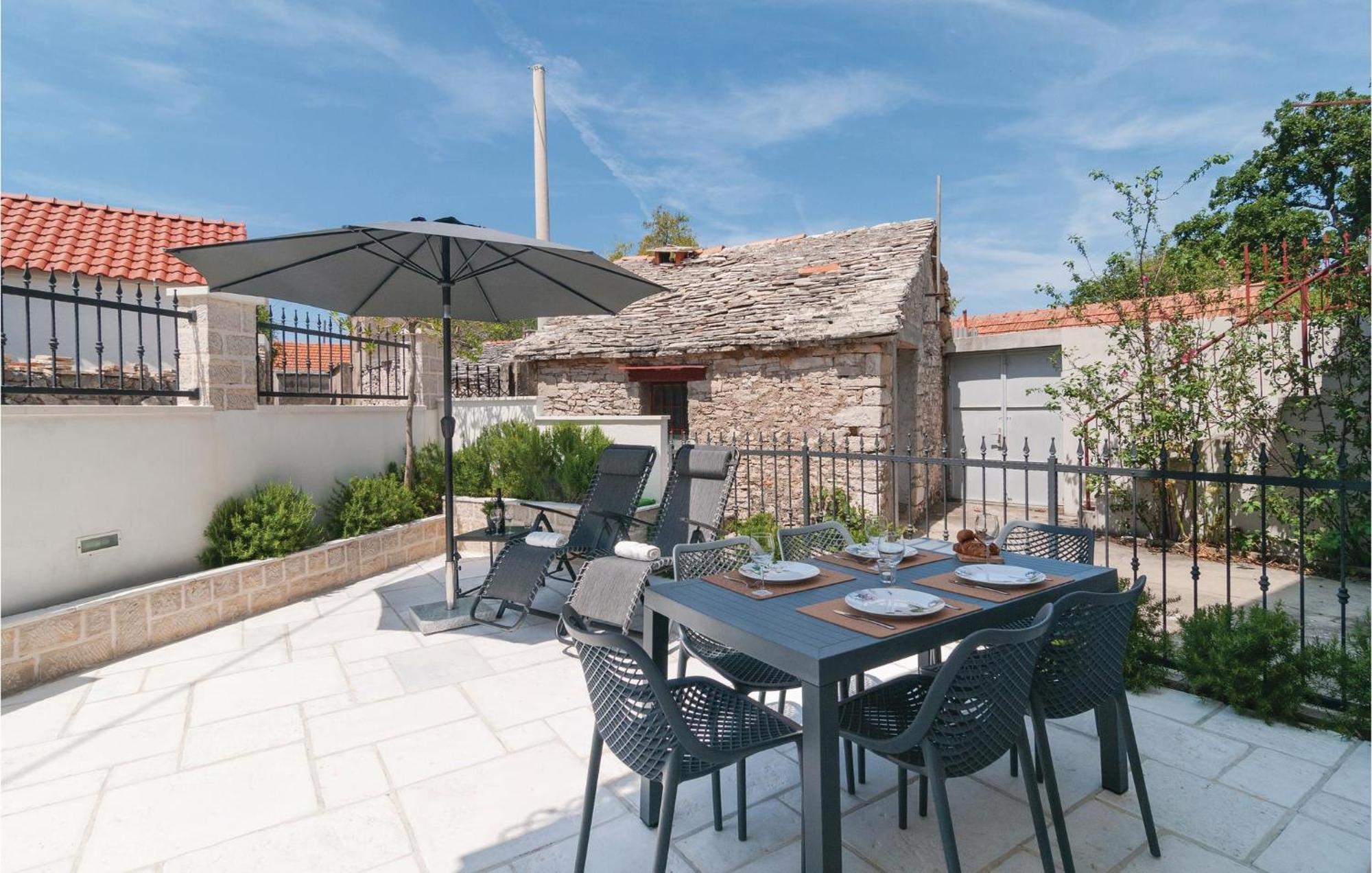 Stunning Home In Primosten With Kitchen Zewnętrze zdjęcie